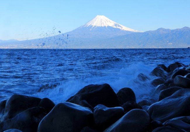 波と富士山