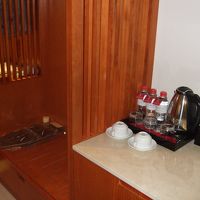 中央に無料のミネラルウオーター