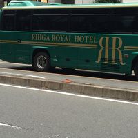 シャトルバスです　無料ですのでありがたい。