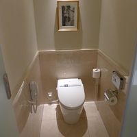 トイレは浴室と別です．