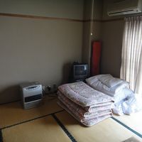 ８畳にこのファンヒータでは寒いです。