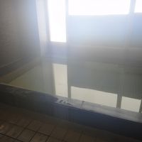 共同浴場。設備はリフォームされていて、普通です。