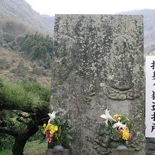 捨身ヶ嶽遙拝所です。ここから奥の院を拝めます