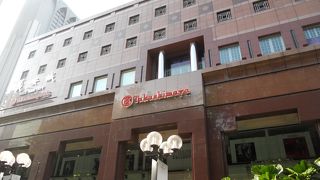 オーチャードの巨大ショッピングセンター