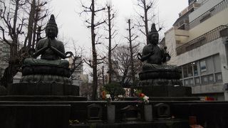 浅草寺境内内にあります