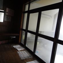 脱衣所は広いです。