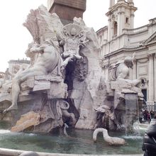 ベルニーニ作四大河の噴水