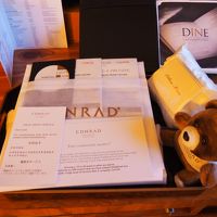 枕も選べます（コンラッドベアの横にピローメニューあり）