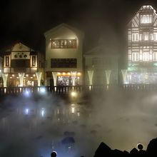 イルミネーションが意外と合ってキレイでした。