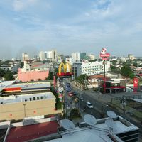 すぐ近くにジョリビーがあります。