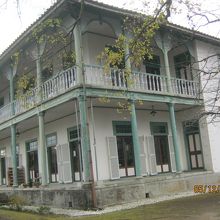 木造の建物です。