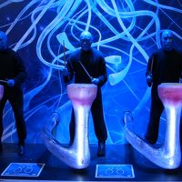 ブルーマンの人形も置いてる。