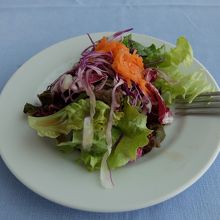 サラダ　近隣の農家と契約