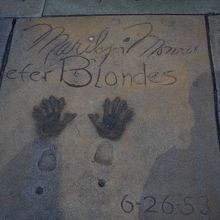 マリリンモンローの手形です。