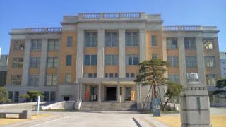 昭和のイメージを残した栃木県庁　昭和館