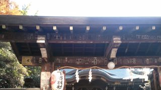 大きな鳥居が目印