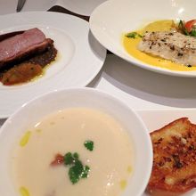 ペニンシュラホテルオペレーションのメニューの一部　量は1人分