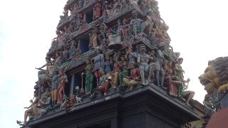 不思議な寺院です。