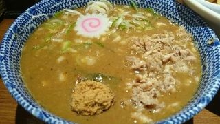 激混みのラーメン屋
