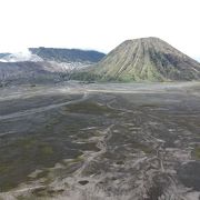 ジャワ島東部の景勝地、活火山。