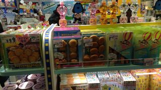 フジテレビのキャラクターグッズが並ぶ