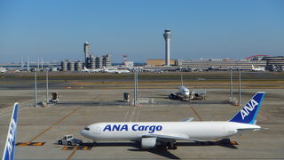 ２つの管制塔を１枚の写真に収められるところがいいですね