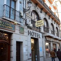 入り口は小さ目