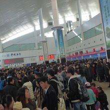 フェリーの切符購入の長蛇の列