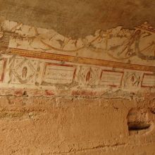 壁面に残るフレスコ画。女性の顔がリアル