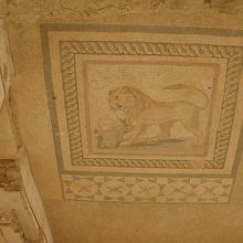 ライオン。細かいタイルが埋め込まれていた。