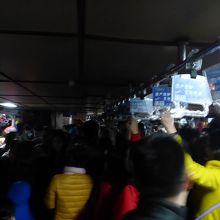 帰りのフェリーの中です。吊革があります。