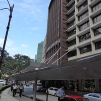 ホテルのすぐ前をモノレールが走っています。