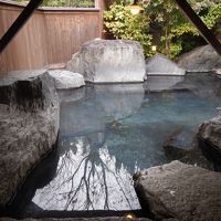 露天風呂　ぬるかったです　手前が露天洗い場