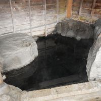 露天風呂の横にあります。囲いはありますが完全に外部