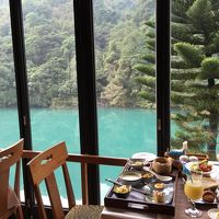 朝食は素晴らしい景色とともに