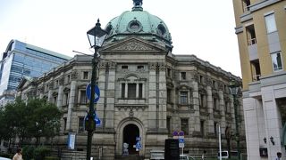 昔の銀行の建物