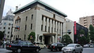 細部の装飾に注目