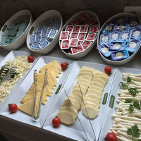 朝食です。長細いチーズとか・・・初めてみました。