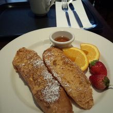 柔らかいフレンチトーストに美味しいシロップ