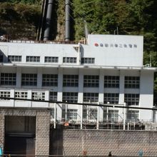 近くに黒部川第２発電所があります。