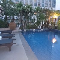 こじんまりとした綺麗なプール