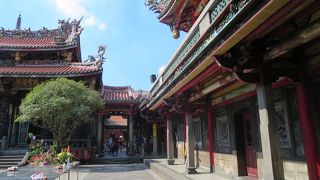 観光地としても人気を集める古寺