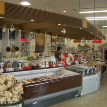 1階は物産販売コーナー
