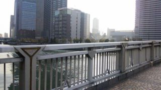 堂島川にかかる橋のひとつ