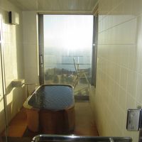 源泉かけ流しでいつでも入れるのが最高のサービス(^^♪