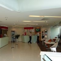 フロントロビーは2階。