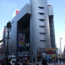 道玄坂で目立ちます