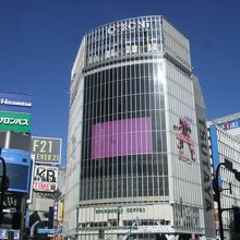 渋谷駅前スクランブル交差点に面したランドマーク