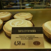 通路のケーキ屋さんでケーキを購入！