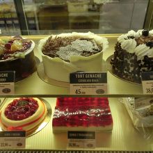 通路のケーキ屋さん！美味しそう〜